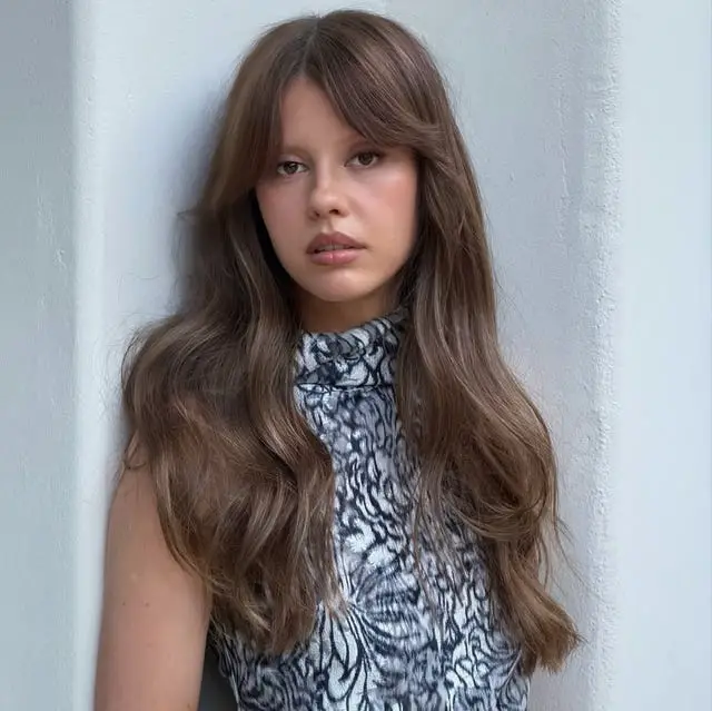 Mid-Back Loose Waves With Curtain Bangs — Best Trendy Haircuts