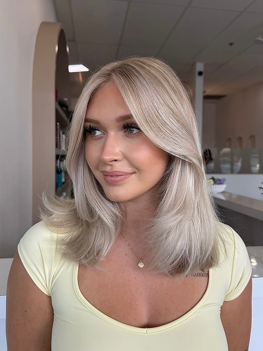 Collarbone Layers With Ash Blonde Highlights — Best Trendy Haircuts