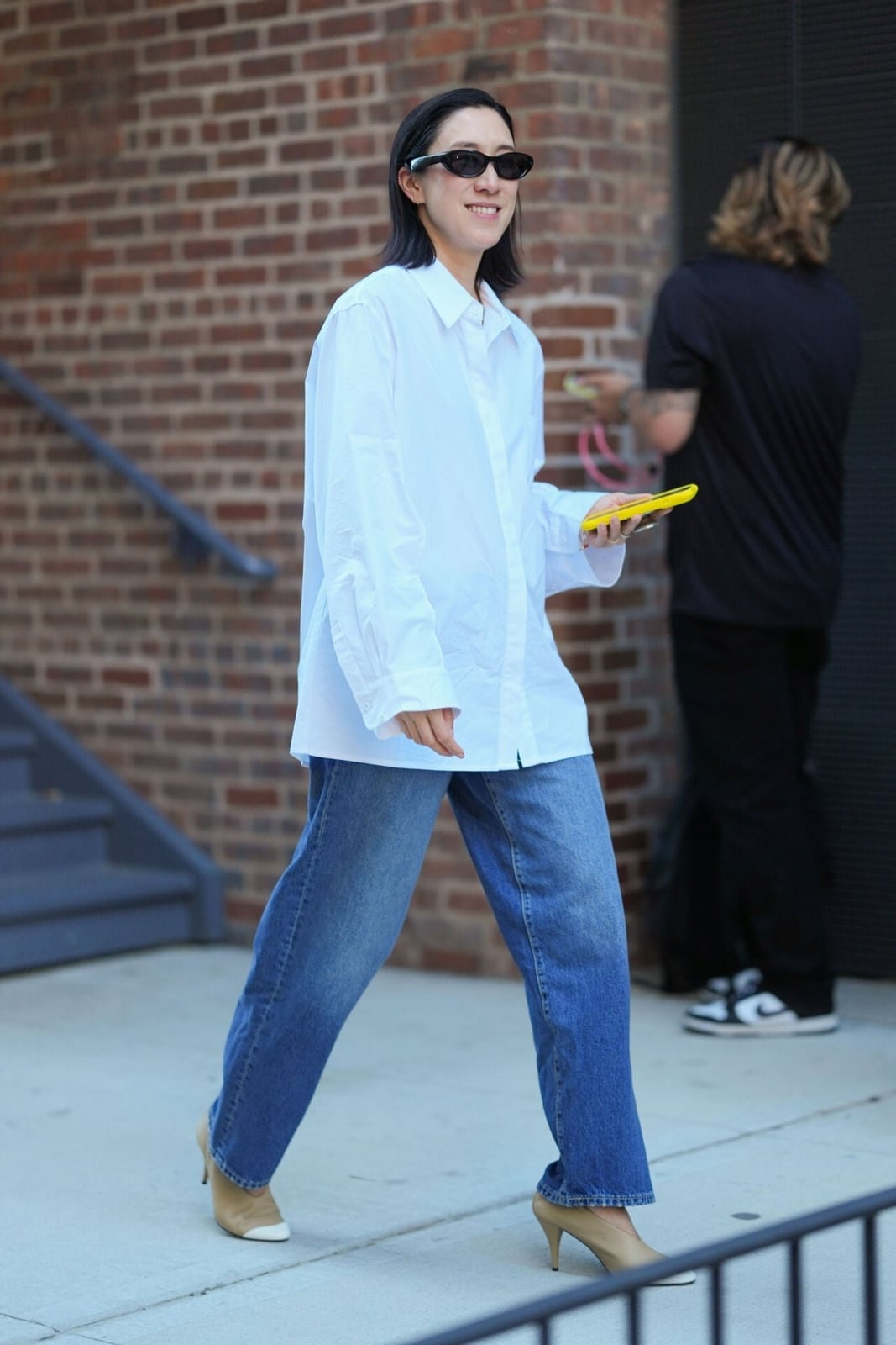 Oversized White Shirt with Blue Wide-Leg Jeans — Best Trendy Outfits