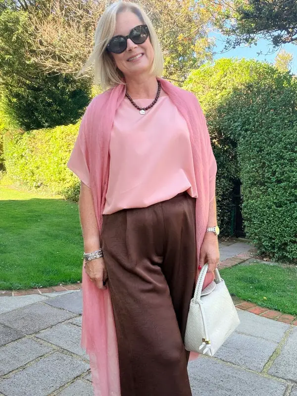 Pink Short-Sleeve Top with Sheer Scarf — Best Trendy Outfits