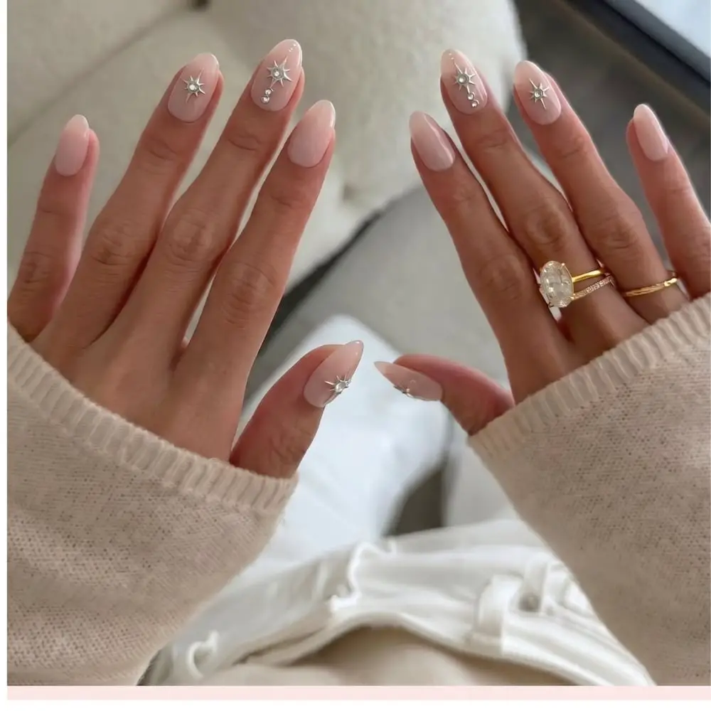 Short Oval Nails With Star Rhinestone Accents — Best Unique Nails