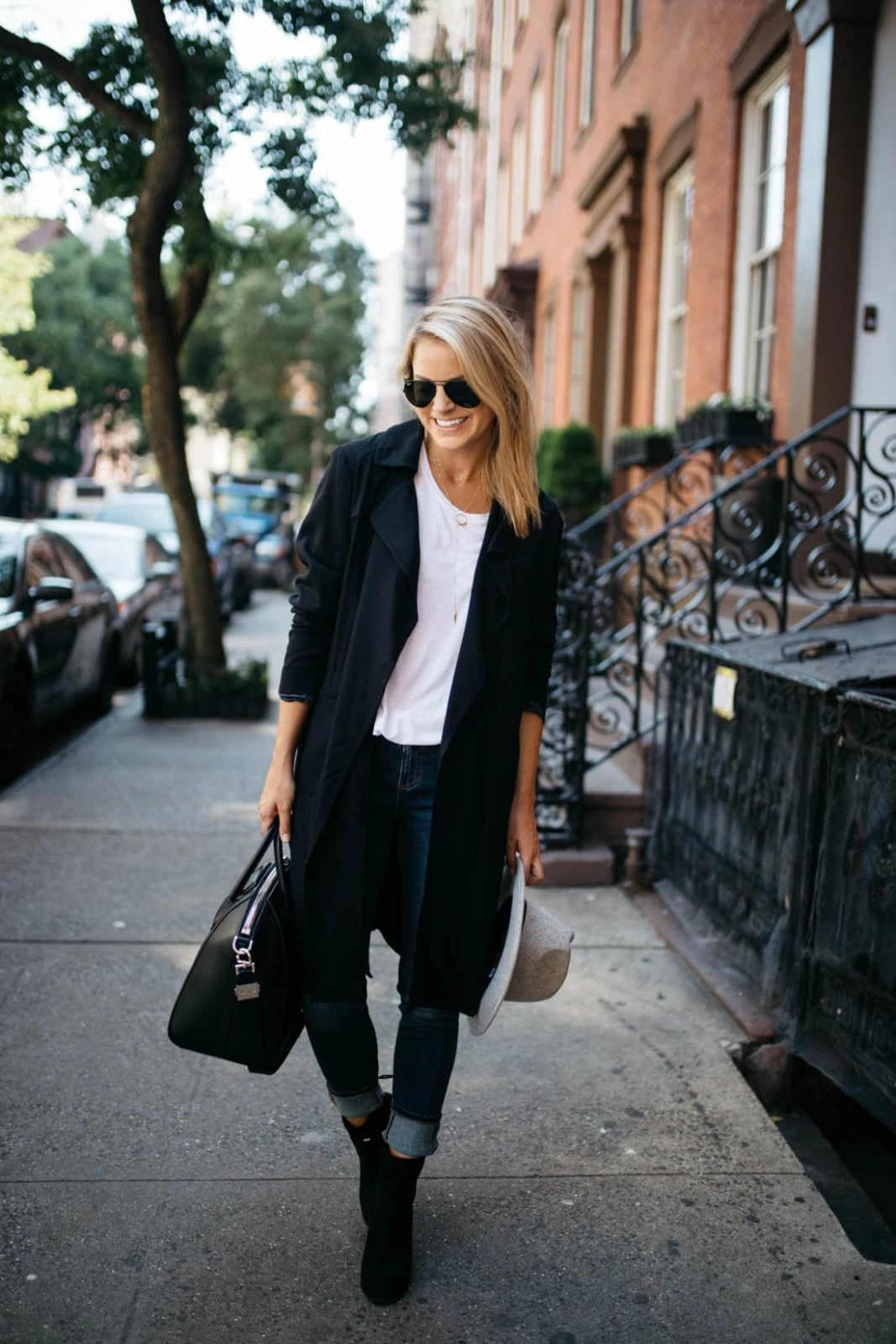 Black Trench Coat With Cuffed Jeans and Ankle Boots Black Trench Coat With Cuffed Jeans and Ankle Boots — Black Trench Coat Outfit Ideas