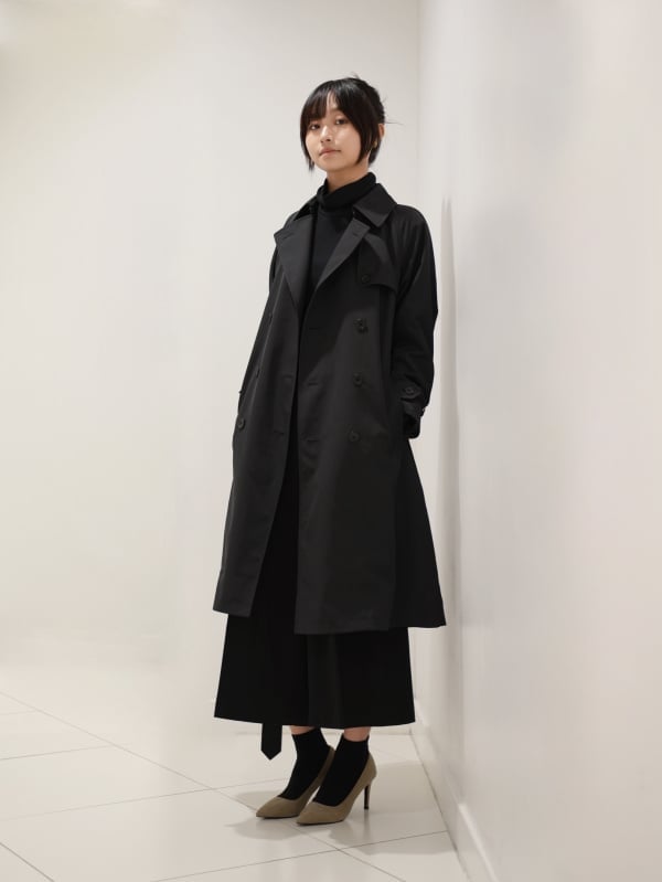 Black Trench Coat With Wide Leg Trousers and Midi Skirt Black Trench Coat With Wide Leg Trousers and Midi Skirt — Black Trench Coat Outfit Ideas