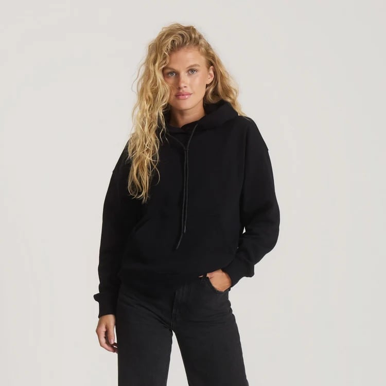 Oversized Black Fleece Hoodie with Jeans — Chic Black Hoodie Outfit