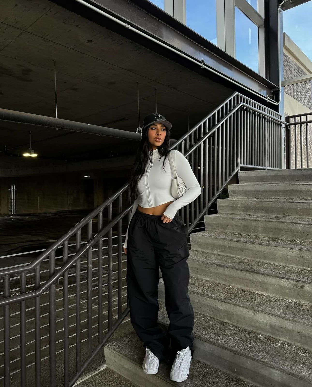 Baggy Cargo Sweatpants with a Zip-Up Jacket and Baseball Cap — Chic Black Sweatpants Outfit