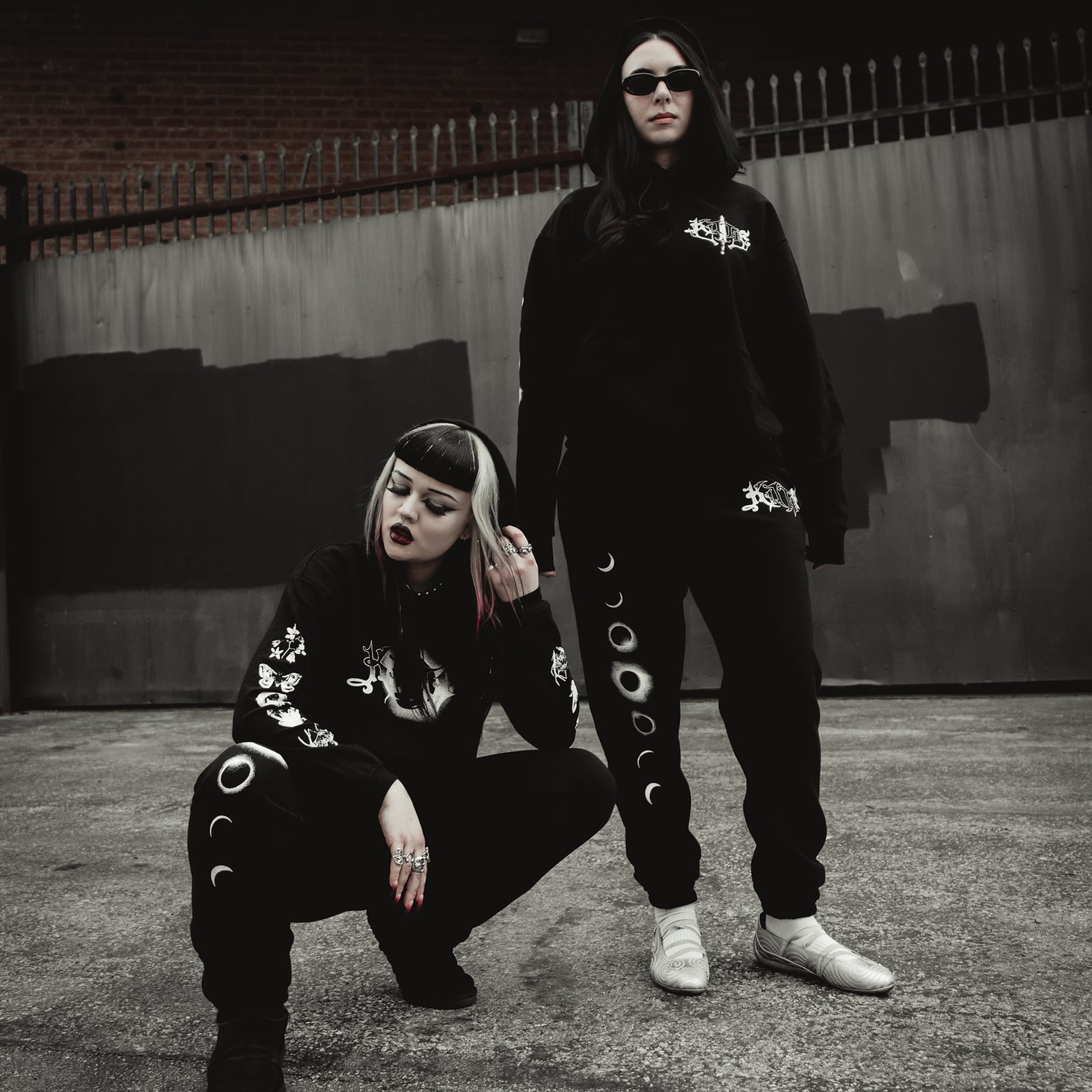 Sweatpants with Moon Print and a Hooded Sweatshirt and Relaxed Fit — Chic Black Sweatpants Outfit