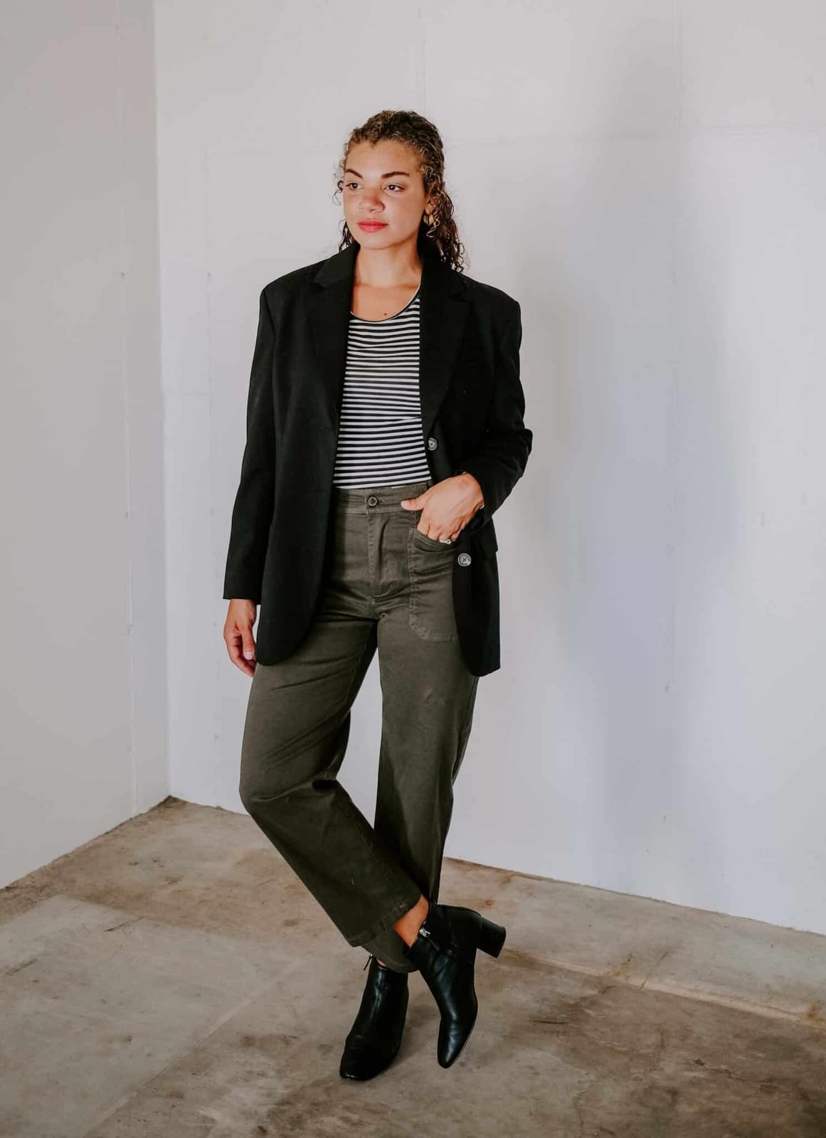 Dark Green Cargo Pants with Black Blazer Dark Green Cargo Pants with Black Blazer — Chic Green Cargo Pants Outfit
