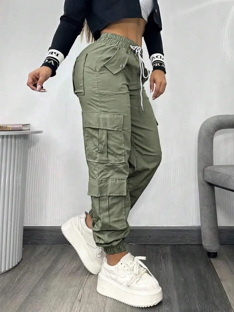 Baggy Sage Green Cargo Pants with Black Crop Top Baggy Sage Green Cargo Pants with Black Crop Top — Chic Green Cargo Pants Outfit
