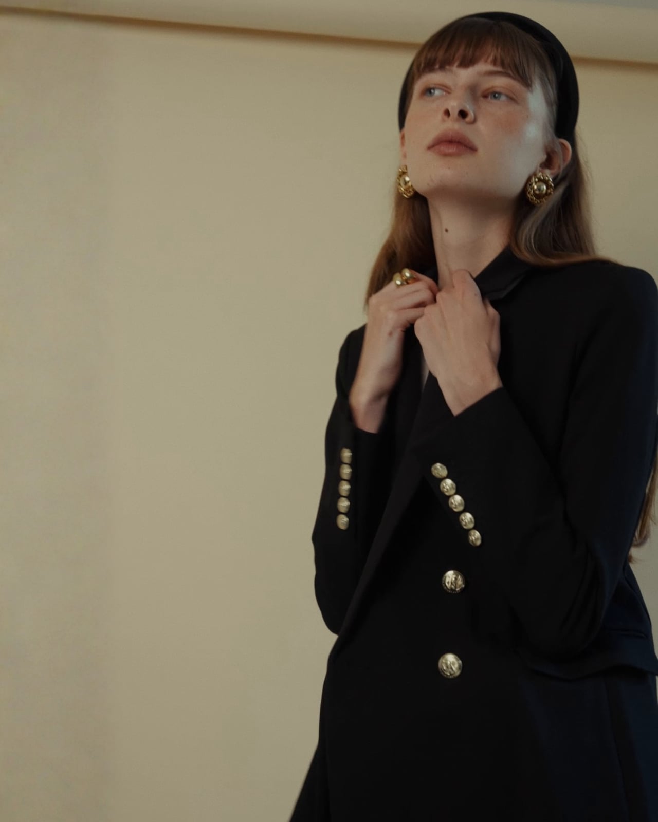 Oversized Black Blazer With Gold Buttons Oversized Black Blazer With Gold Buttons — Classy 2000s Outfits