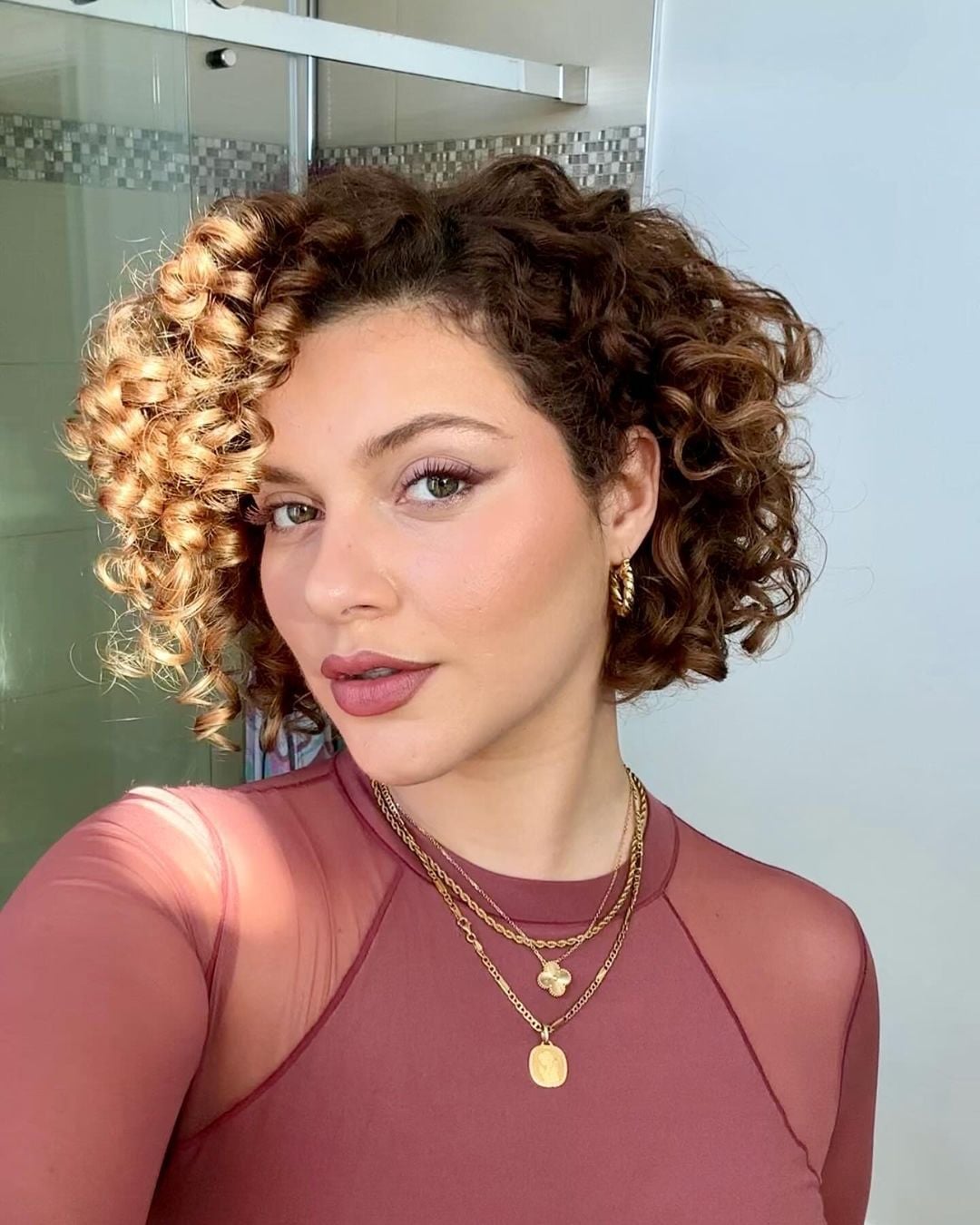 Chin Length Bob With Medium Brown Highlights — Classy 3c Hairstyles