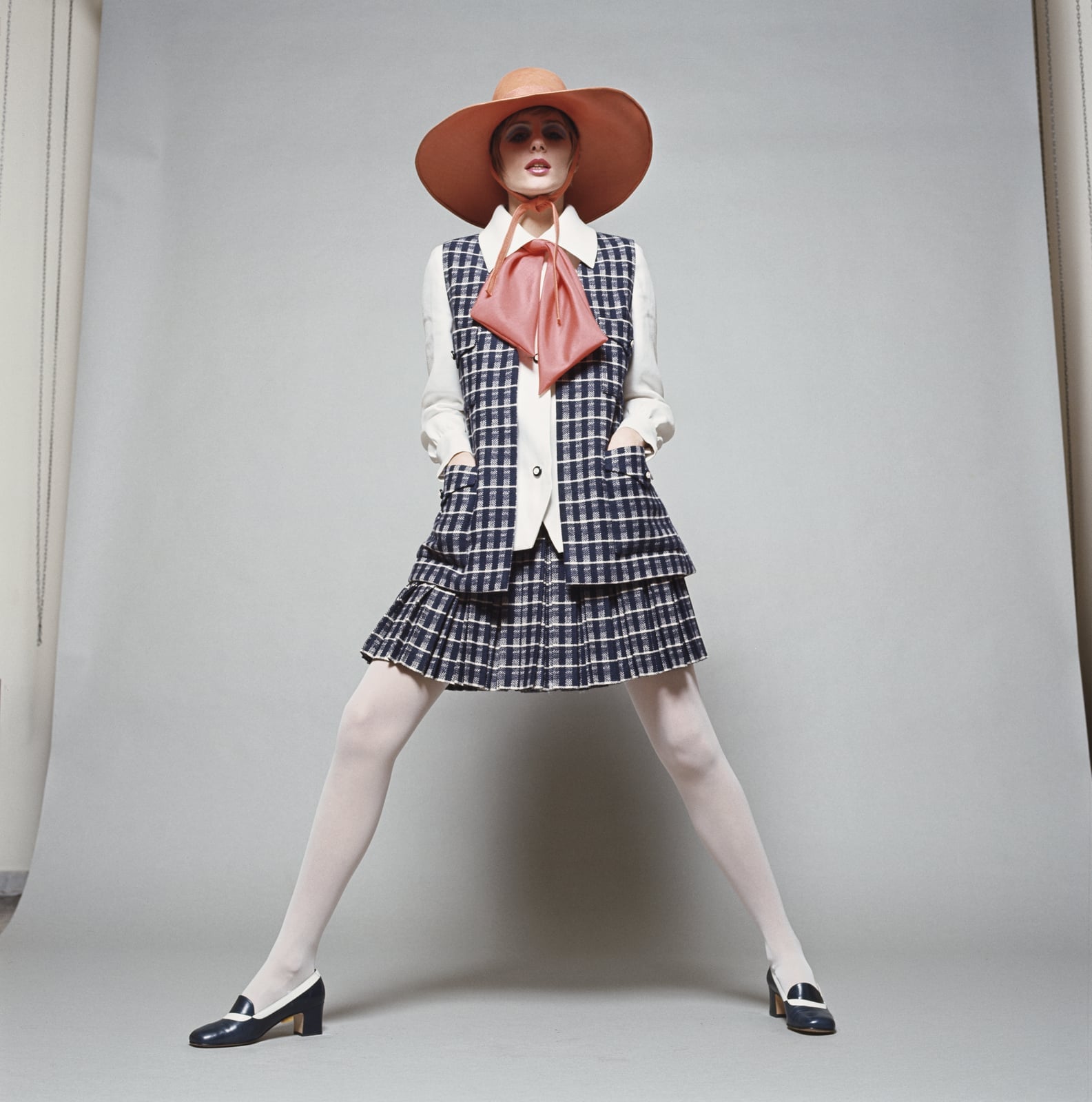 32 Glorious Photos of '60s Fashion In Full Swing | Marie Claire