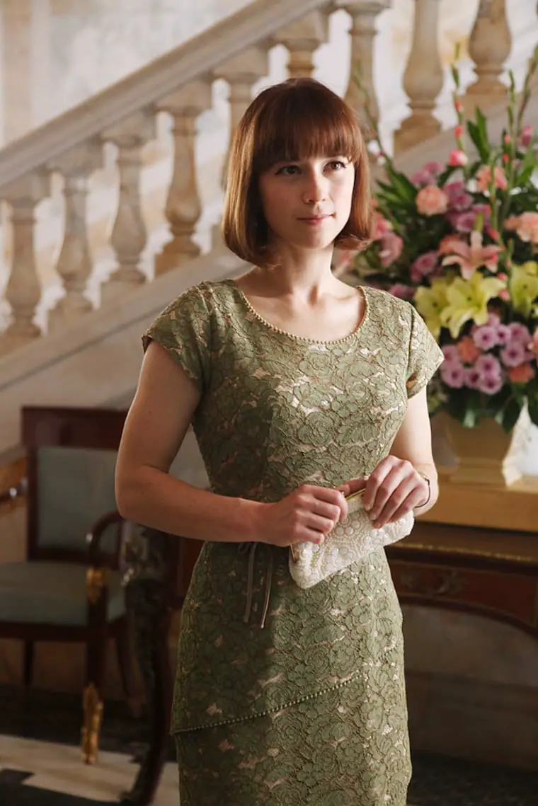 Elegant Olive Green Lace Sheath Dress — Classy 60s Outfits