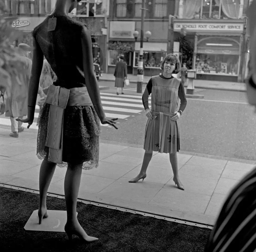Pioneering Miniskirt Fashion Icon — Classy 60s Outfits