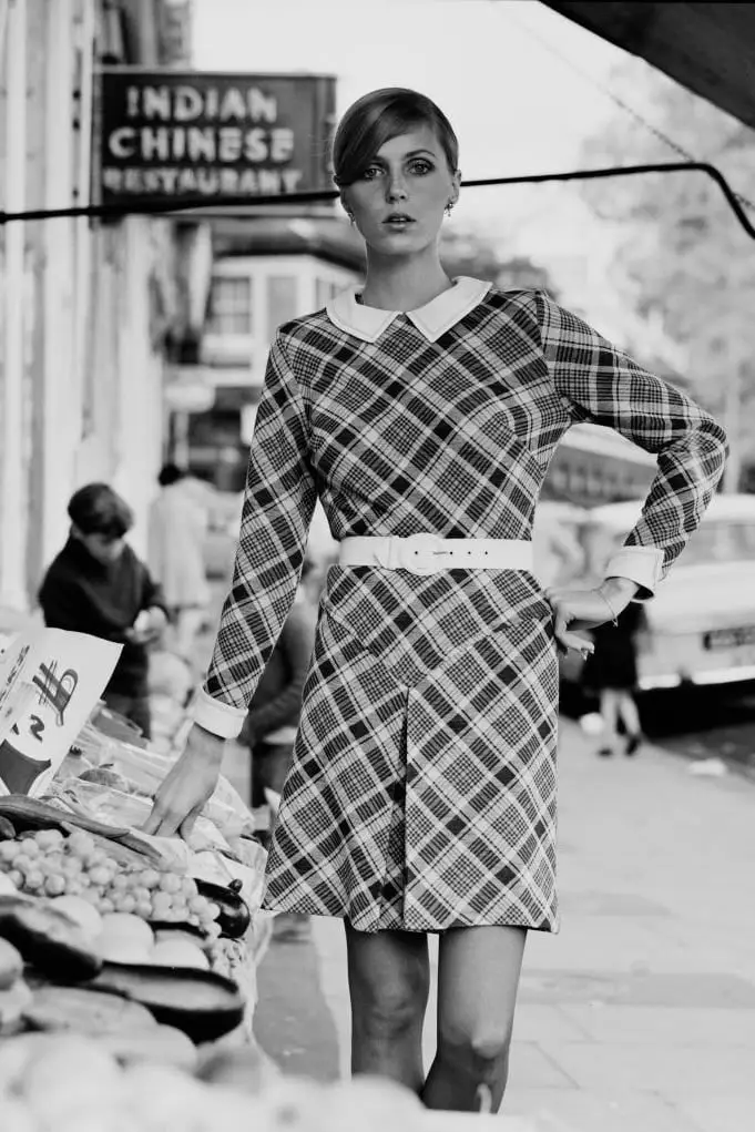 Classic Plaid Shift Dress with Defined Waist, Close-Up Take — Classy 60s Outfits