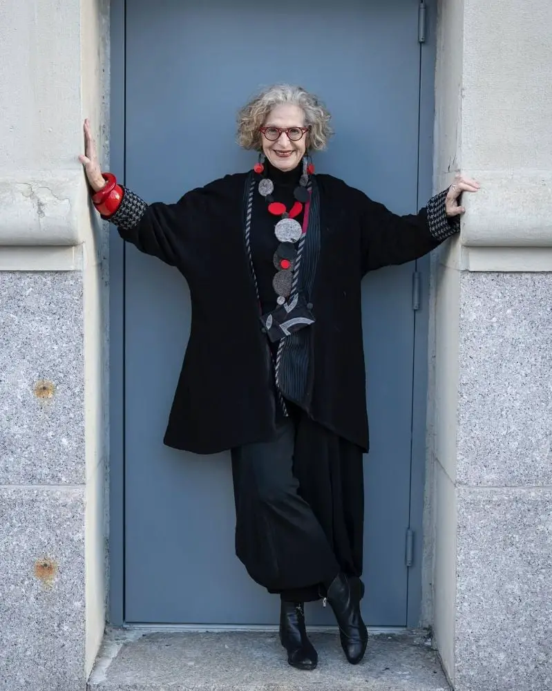Oversized Black Cardigan and Wide-Leg Pants Oversized Black Cardigan and Wide-Leg Pants — Classy 70s Outfits