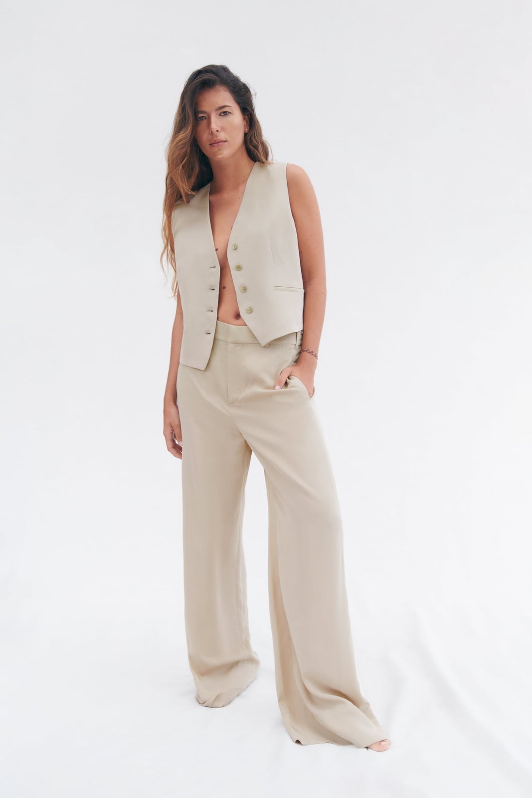Neutral Tailored Vest and Flowing Wide-Leg Trousers Neutral Tailored Vest and Flowing Wide-Leg Trousers — Classy 70s Outfits