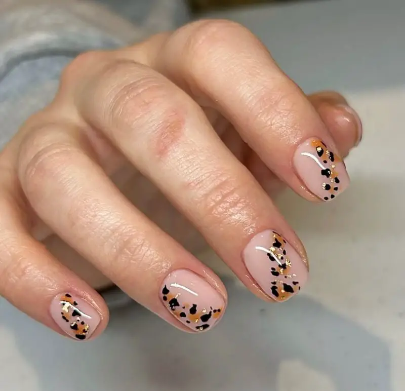 Beige Leopard Gold Foil Sharp Almond Beige Leopard Gold Foil Sharp Almond — Classy Animal Print Nails