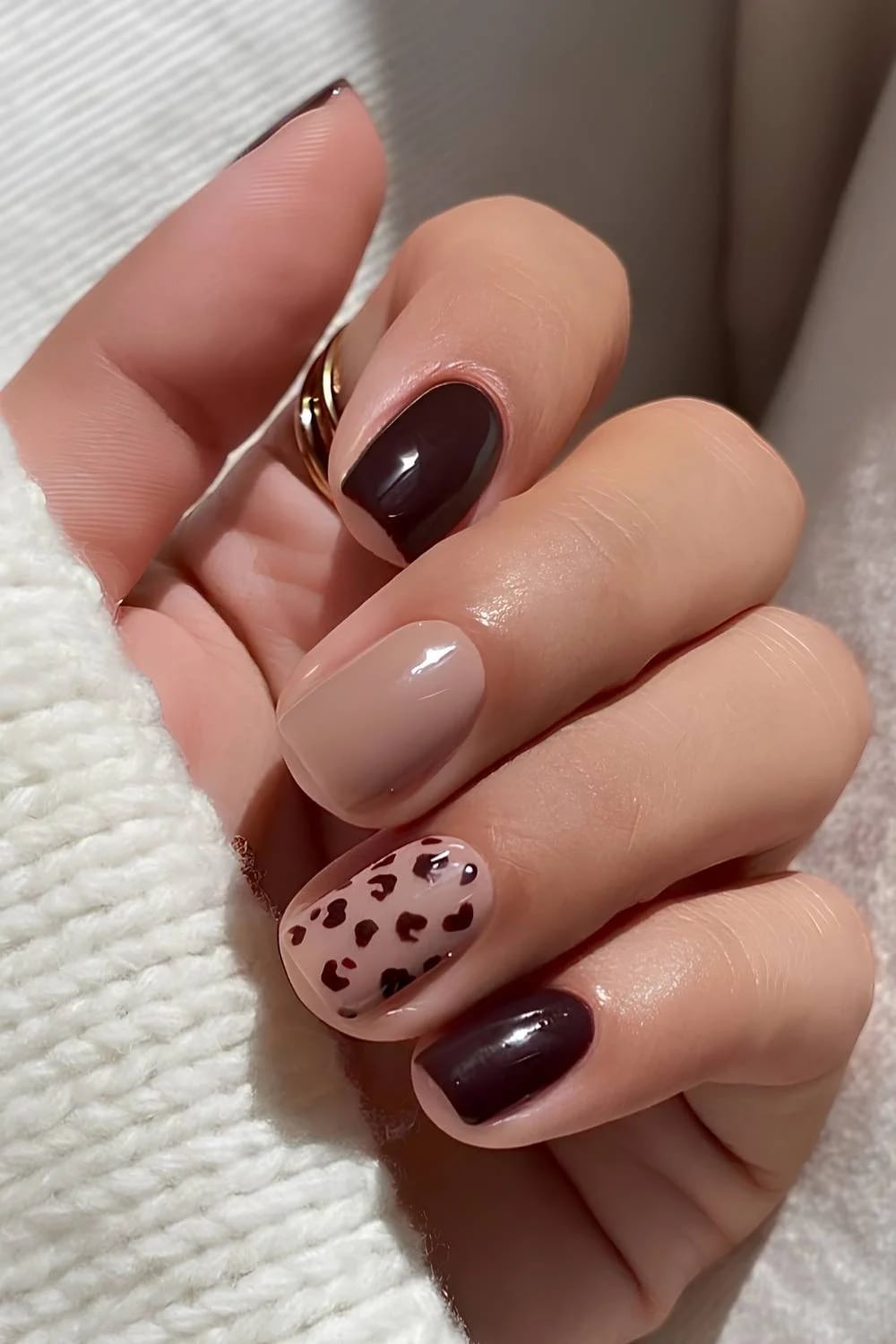 Short Nude Dark Burgundy Leopard Accent Short Nude Dark Burgundy Leopard Accent — Classy Animal Print Nails