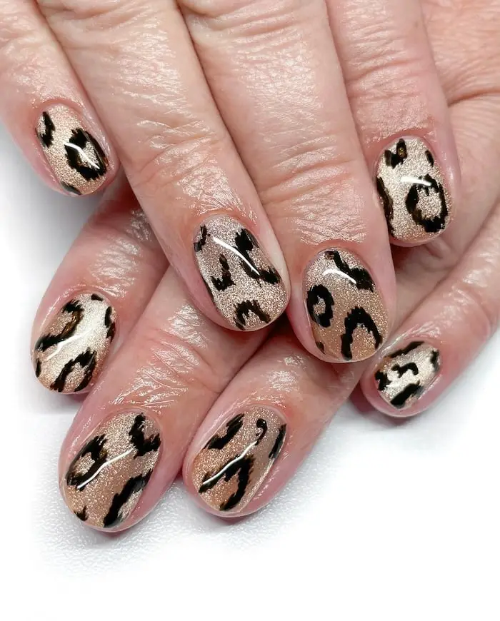 Short Oval Gold Cat-Eye Leopard Short Oval Gold Cat-Eye Leopard — Classy Animal Print Nails