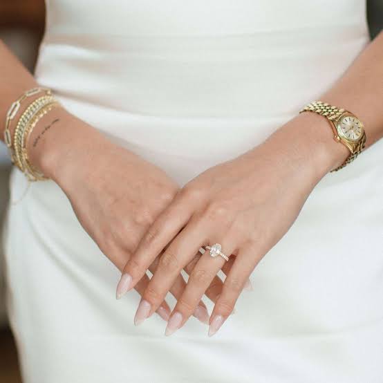 Medium Stiletto Minimalist French Medium Stiletto Minimalist French — Classy Anniversary Nails
