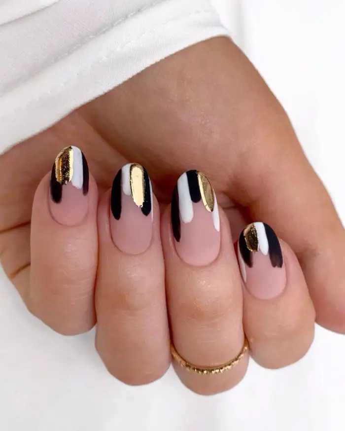 Short Oval Abstract Black White Gold Art Short Oval Abstract Black White Gold Art — Classy Anniversary Nails