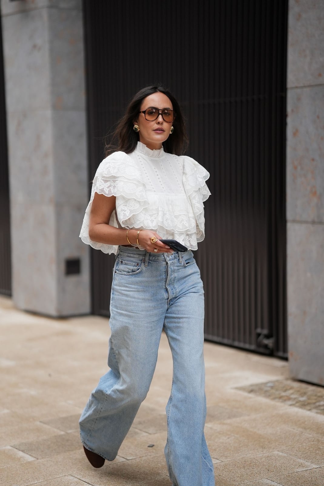 Light Wash Baggy Jeans With Ruffled Lace Top Light Wash Baggy Jeans With Ruffled Lace Top — Classy Baggy Jeans Outfits