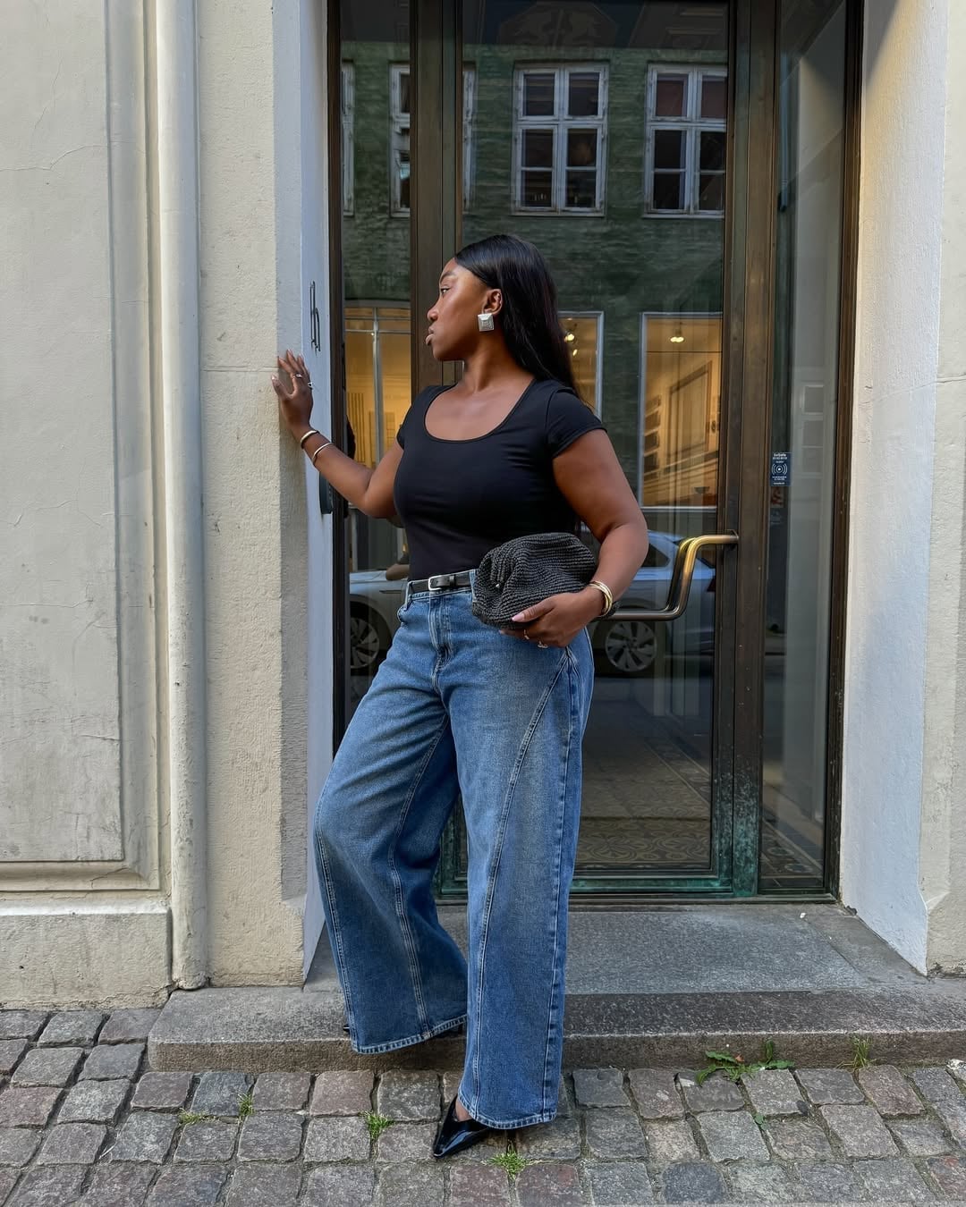 Blue Baggy Jeans With Scoop Neck Top Blue Baggy Jeans With Scoop Neck Top — Classy Baggy Jeans Outfits