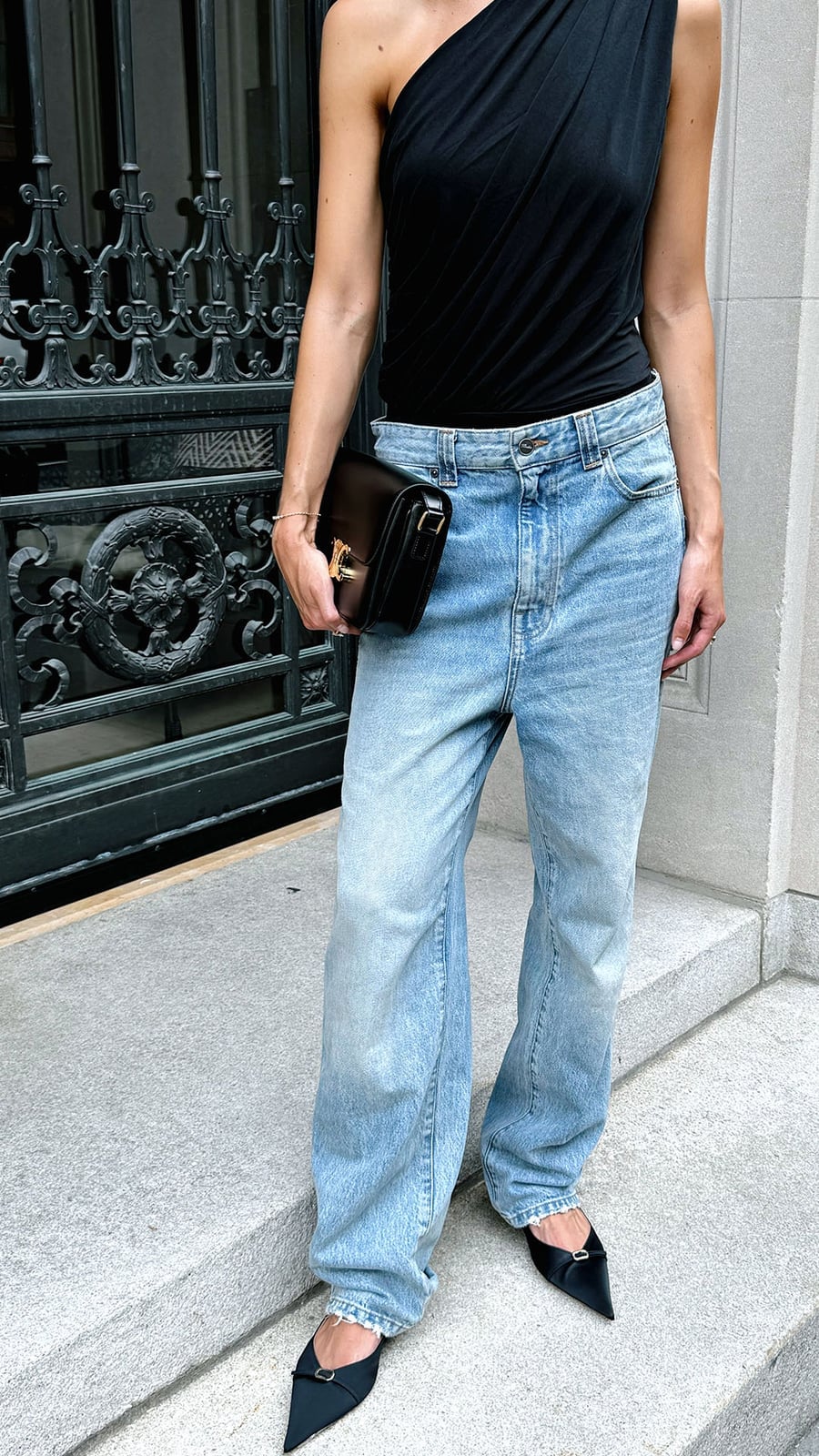 Ultra Baggy Jeans With One-Shoulder Top Ultra Baggy Jeans With One-Shoulder Top — Classy Baggy Jeans Outfits