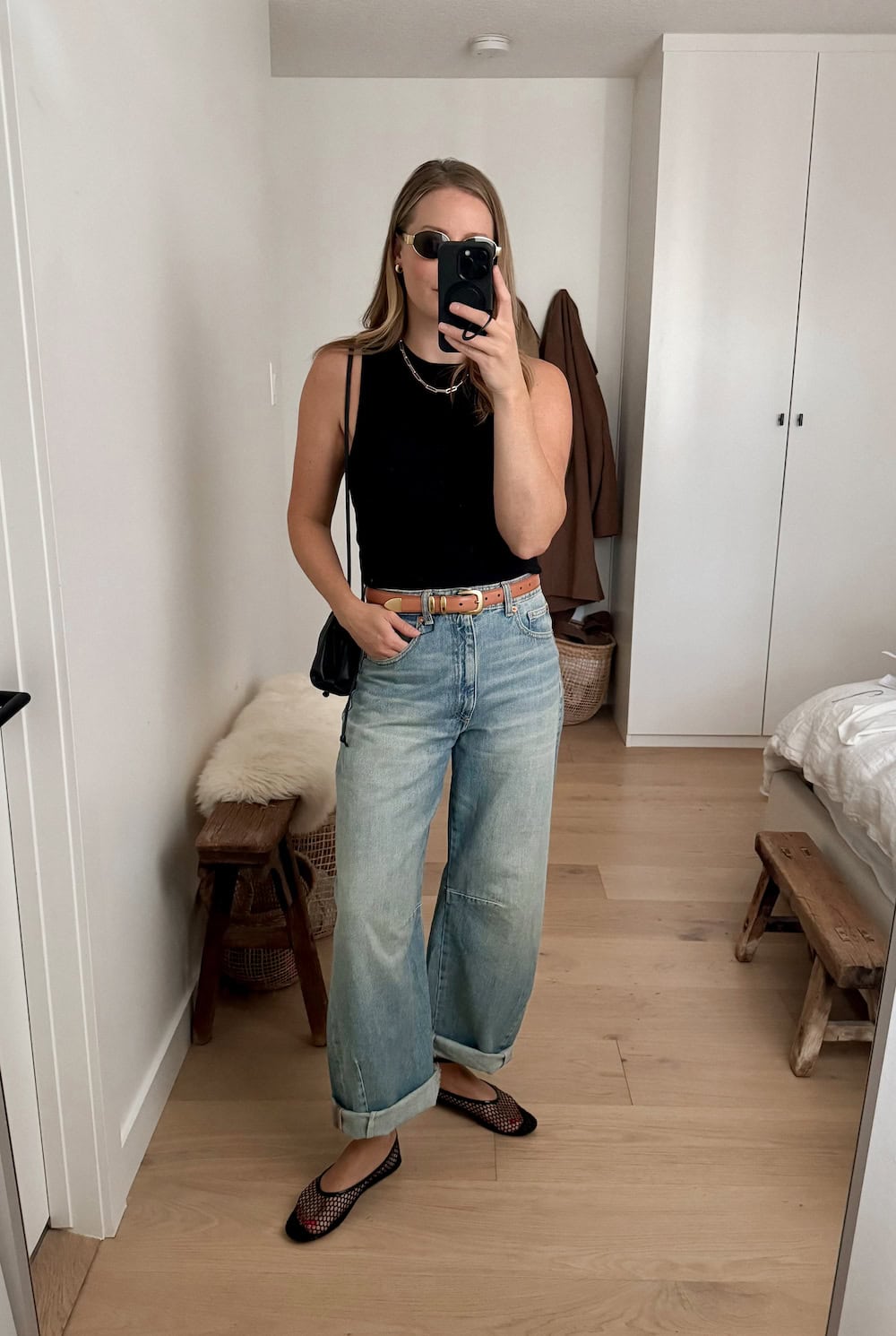 Baggy Jeans With Rolled Cuffs and Tank Top Baggy Jeans With Rolled Cuffs and Tank Top — Classy Baggy Jeans Outfits