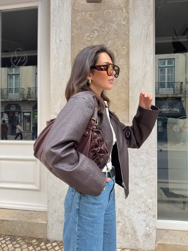 Light Wash Baggy Jeans With Textured Jacket and Brown Loafers Light Wash Baggy Jeans With Textured Jacket and Brown Loafers — Classy Baggy Jeans Outfits