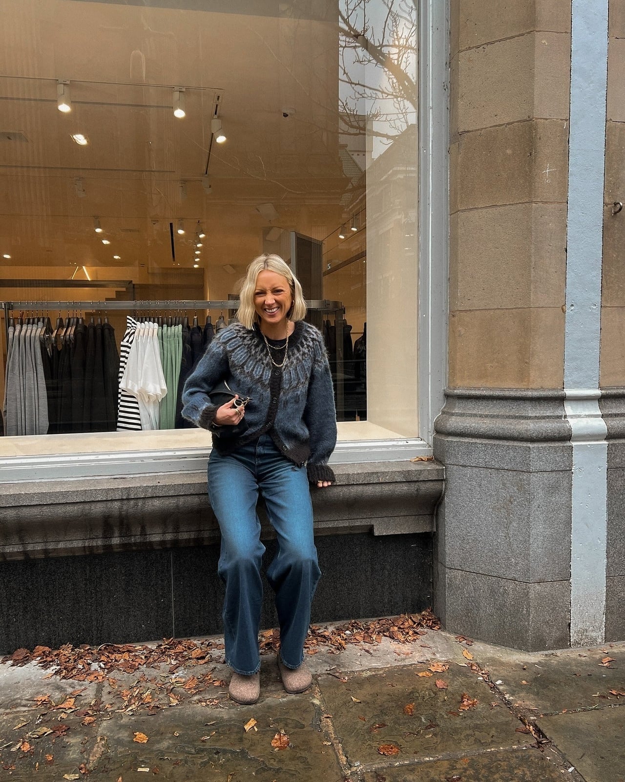Blue Jeans With Patterned Cardigan Blue Jeans With Patterned Cardigan — Classy Baggy Jeans Outfits
