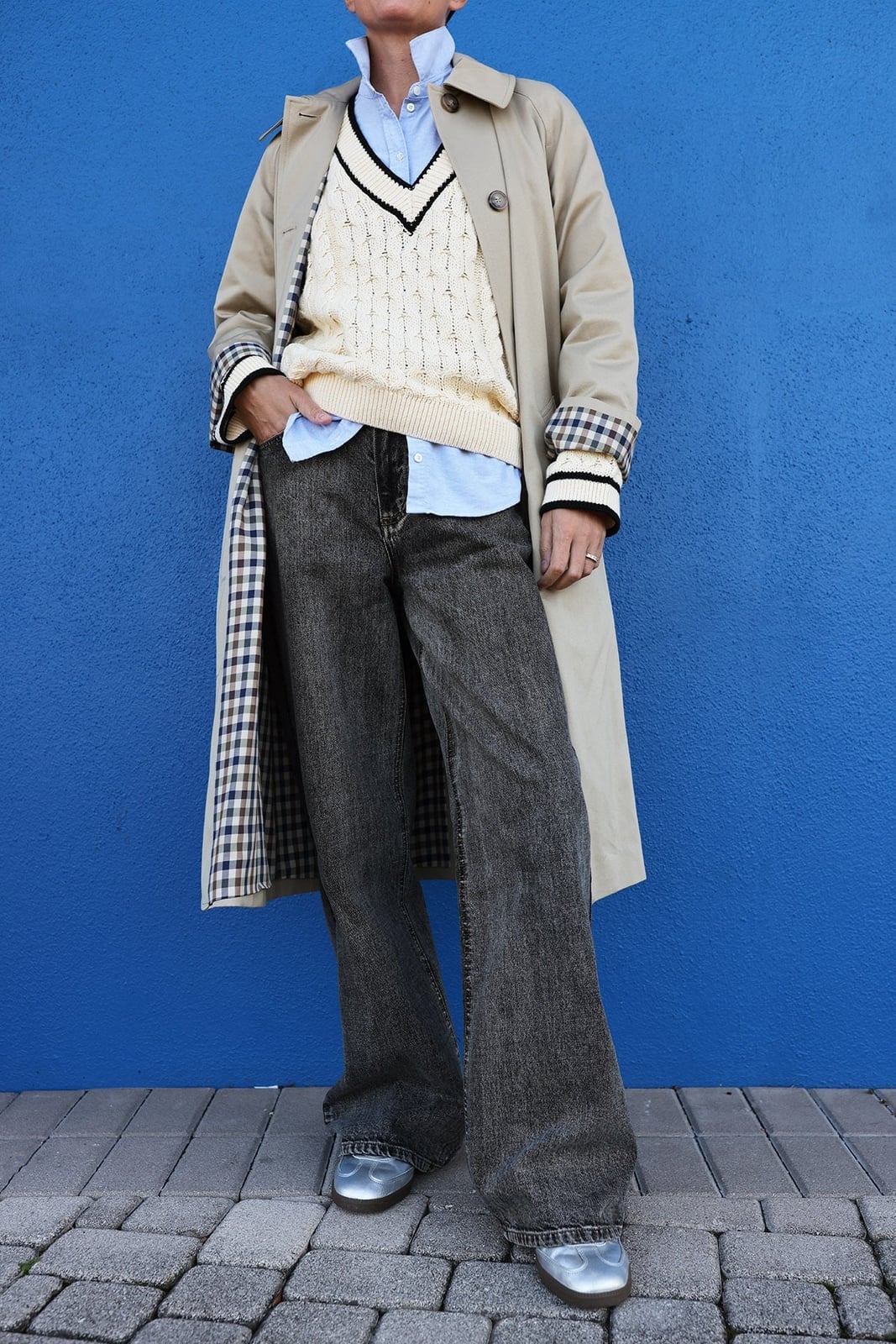 Oversized Gray Jeans With Trench Coat Oversized Gray Jeans With Trench Coat — Classy Baggy Jeans Outfits