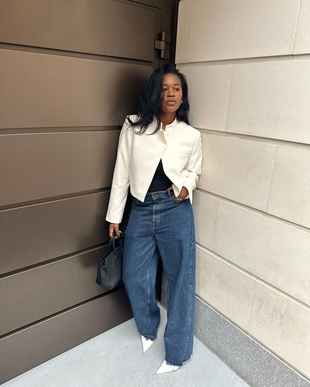 Oversized Jeans With Cream Cropped Jacket Oversized Jeans With Cream Cropped Jacket — Classy Baggy Outfits