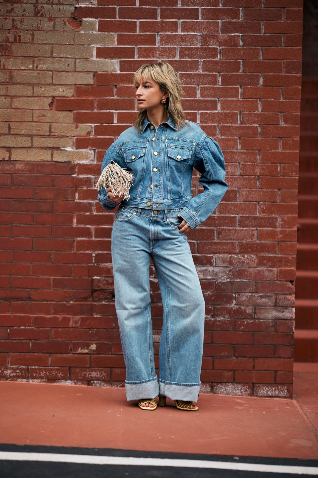 Wide Leg Jeans With Oversized Denim Jacket Wide Leg Jeans With Oversized Denim Jacket — Classy Baggy Outfits