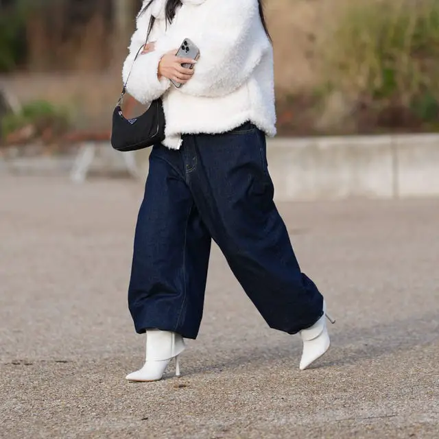Wide Leg Jeans With Fuzzy Jacket Wide Leg Jeans With Fuzzy Jacket — Classy Baggy Outfits