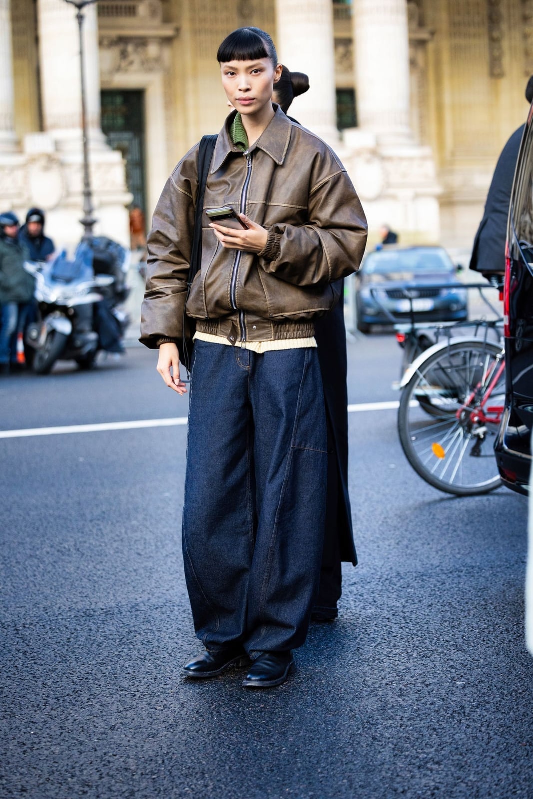 Baggy Dark Wash Jeans And Leather Bomber Jacket Baggy Dark Wash Jeans And Leather Bomber Jacket — Classy Baggy Outfits