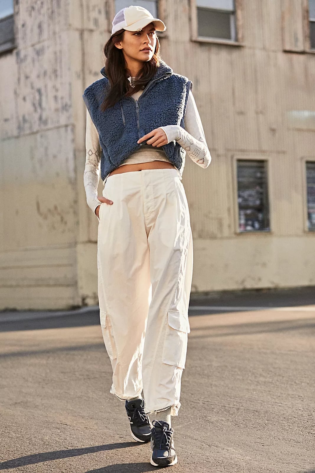 Oversized Cargo Pants With Cropped Vest Oversized Cargo Pants With Cropped Vest — Classy Baggy Outfits