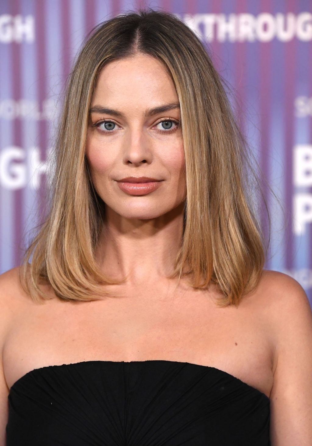 Chin Length Ash Blonde Blunt Bob Chin Length Ash Blonde Blunt Bob — Classy Balayage Hair Blonde