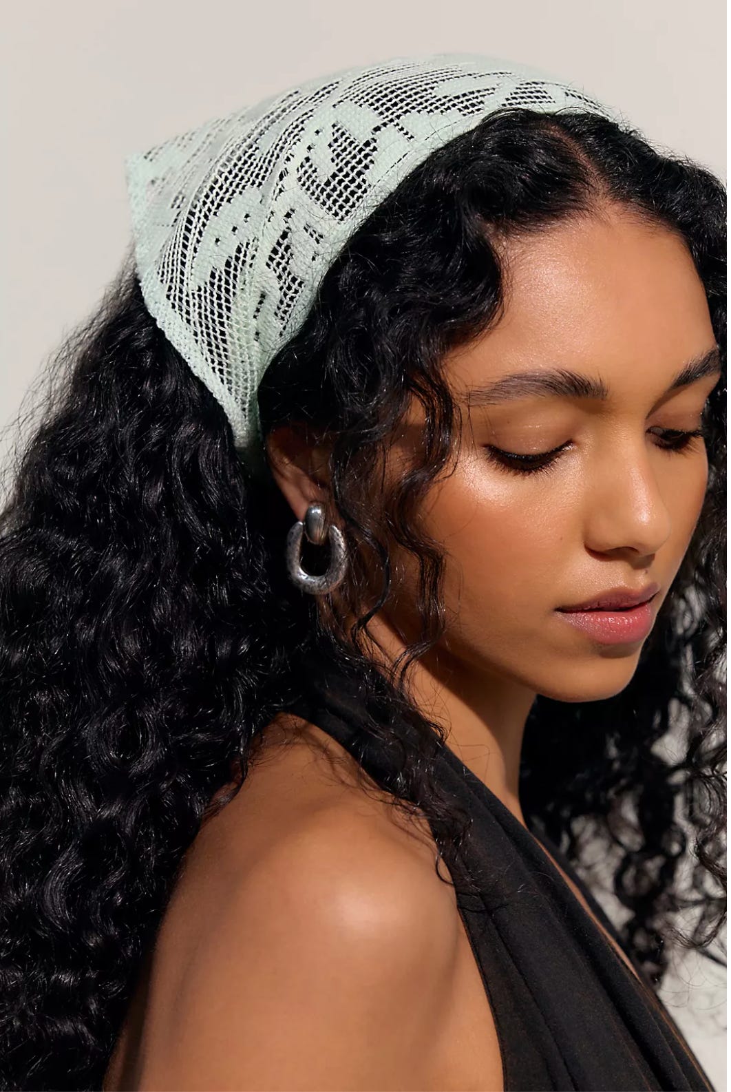 Mid-Back Wavy Thick Hair With Lace Bandana Mid-Back Wavy Thick Hair With Lace Bandana — Classy Bandana Hair