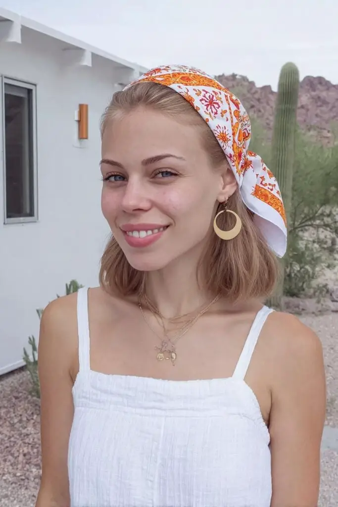 Chin Length Honey Blonde Blunt Bob With Short Bangs and Bandana Chin Length Honey Blonde Blunt Bob With Short Bangs and Bandana — Classy Bandana Hair