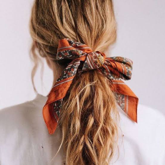 Mid-Back Blonde Ponytail With Bandana Bow Mid-Back Blonde Ponytail With Bandana Bow — Classy Bandana Hair