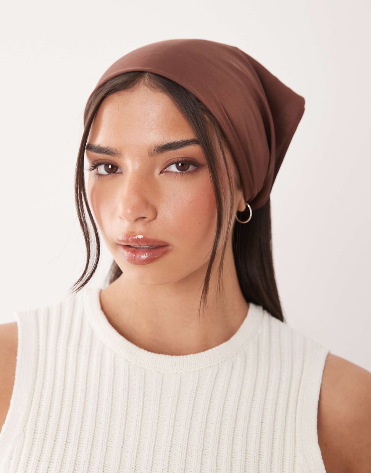 Collarbone Blonde Waves With Wispy Bangs and Chic Bandana Collarbone Blonde Waves With Wispy Bangs and Chic Bandana — Classy Bandana Hair