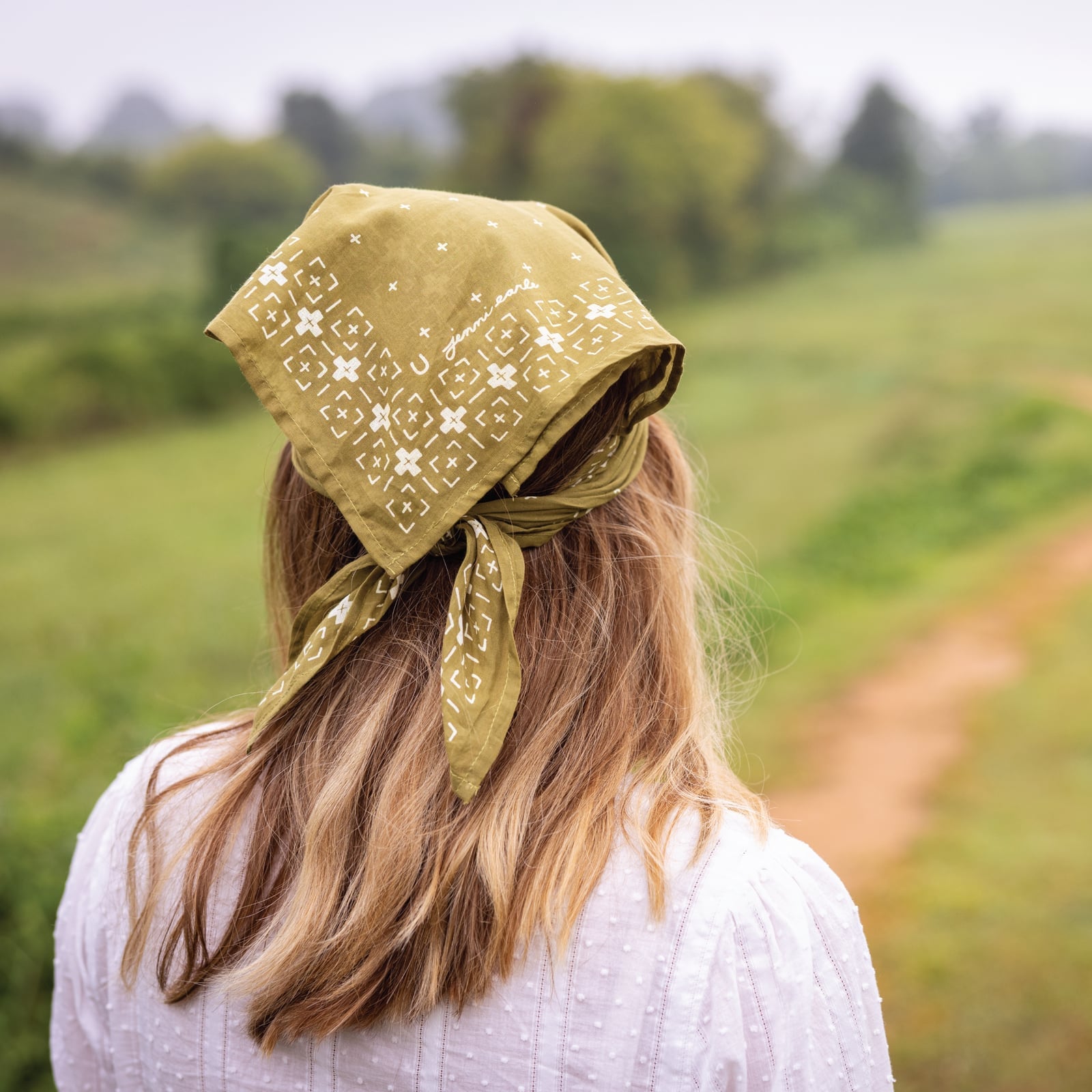 Mid-Back Blonde Wavy Hair With Green Bandana Tie Mid-Back Blonde Wavy Hair With Green Bandana Tie — Classy Bandana Hair