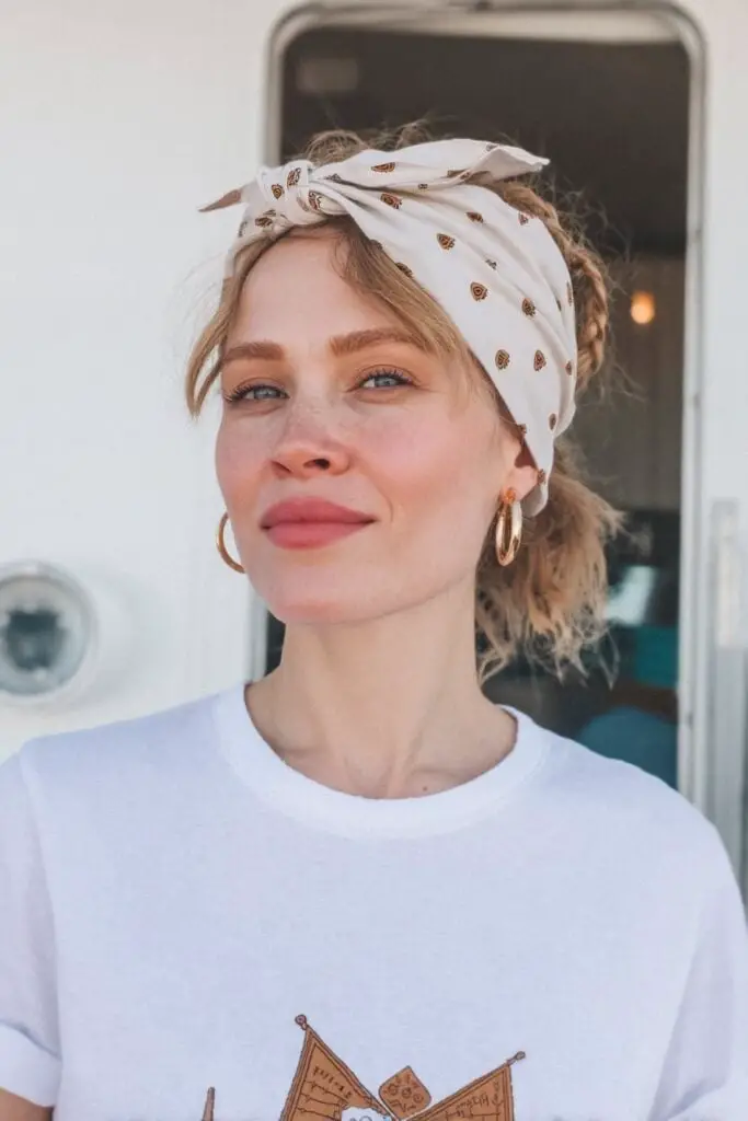 Shoulder Blonde Ponytail With Braid and Bandana Headband Shoulder Blonde Ponytail With Braid and Bandana Headband — Classy Bandana Hair