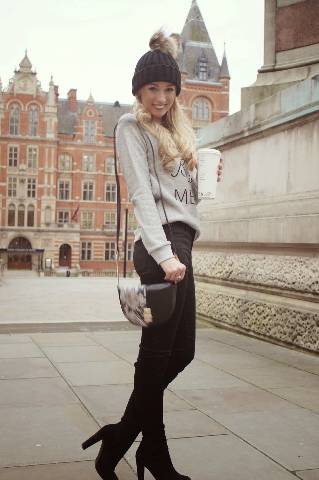 Black Skinny Jeans with Graphic Sweatshirt — Classy Black Jeans Outfits