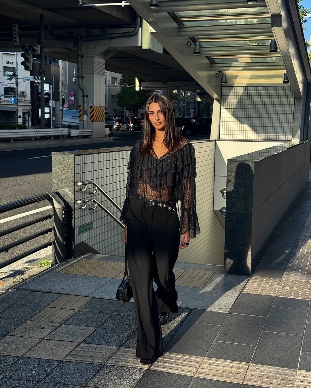 Monochromatic Black Outfit With Lace Blouse Monochromatic Black Outfit With Lace Blouse — Classy Black Linen Pants Outfit