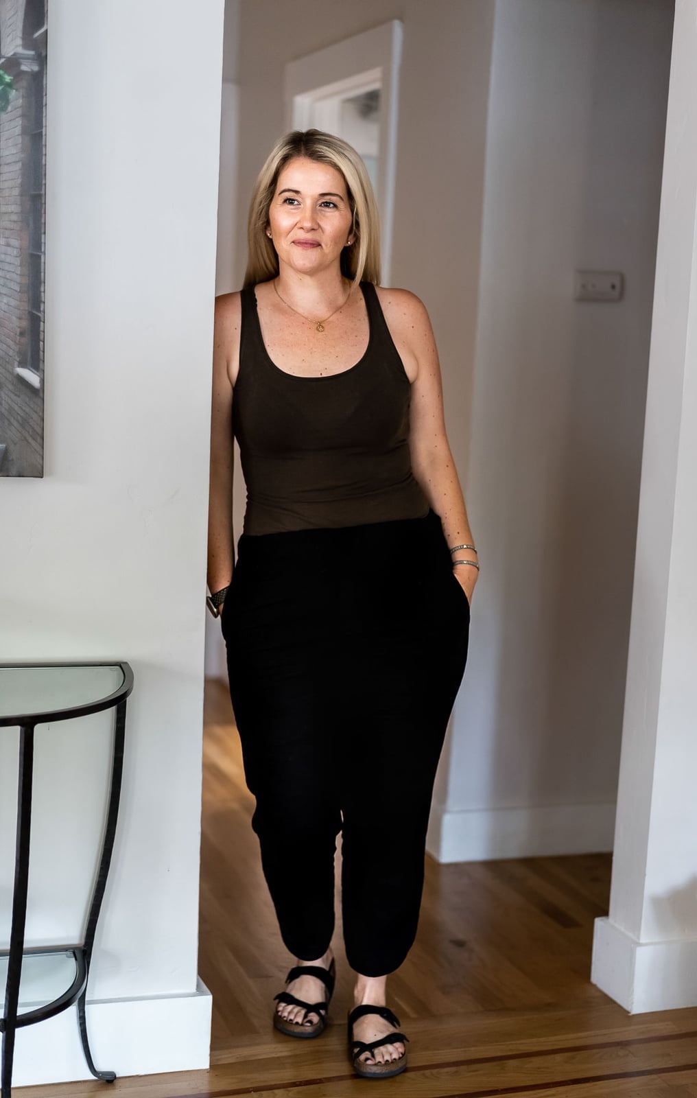 Casual Black Linen Pants With Dark Brown Tank Casual Black Linen Pants With Dark Brown Tank — Classy Black Linen Pants Outfit
