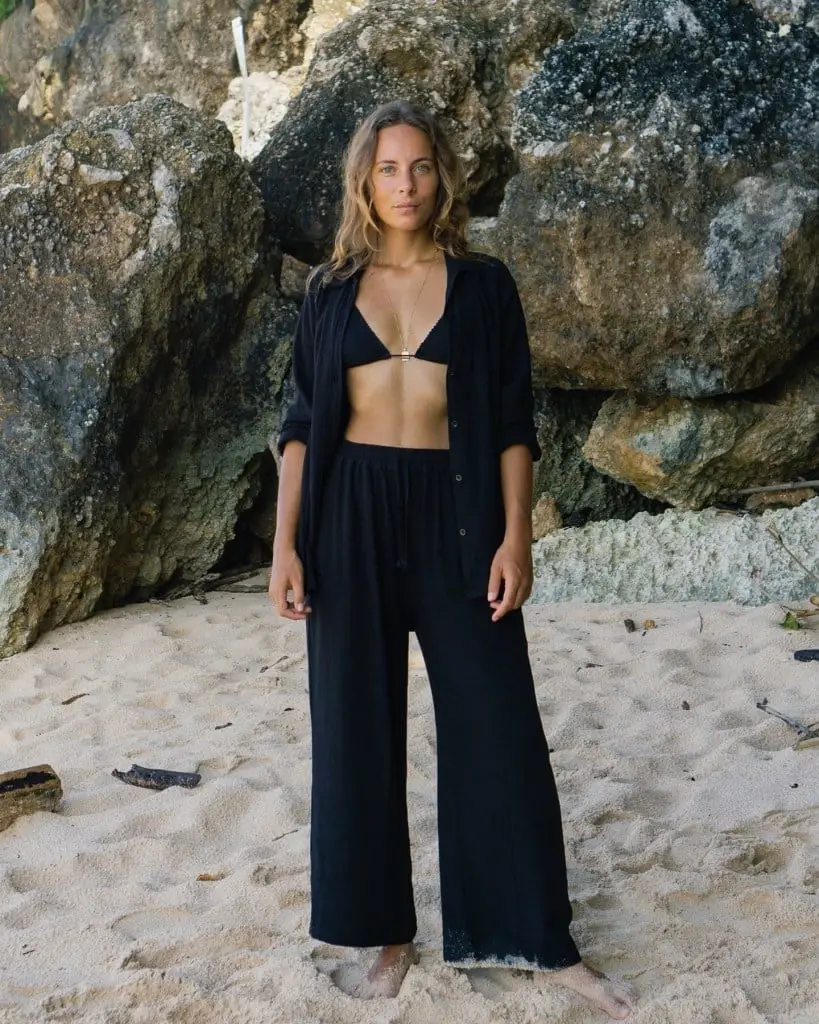 Beach Ready Black Linen Pants With Bikini Top Beach Ready Black Linen Pants With Bikini Top — Classy Black Linen Pants Outfit