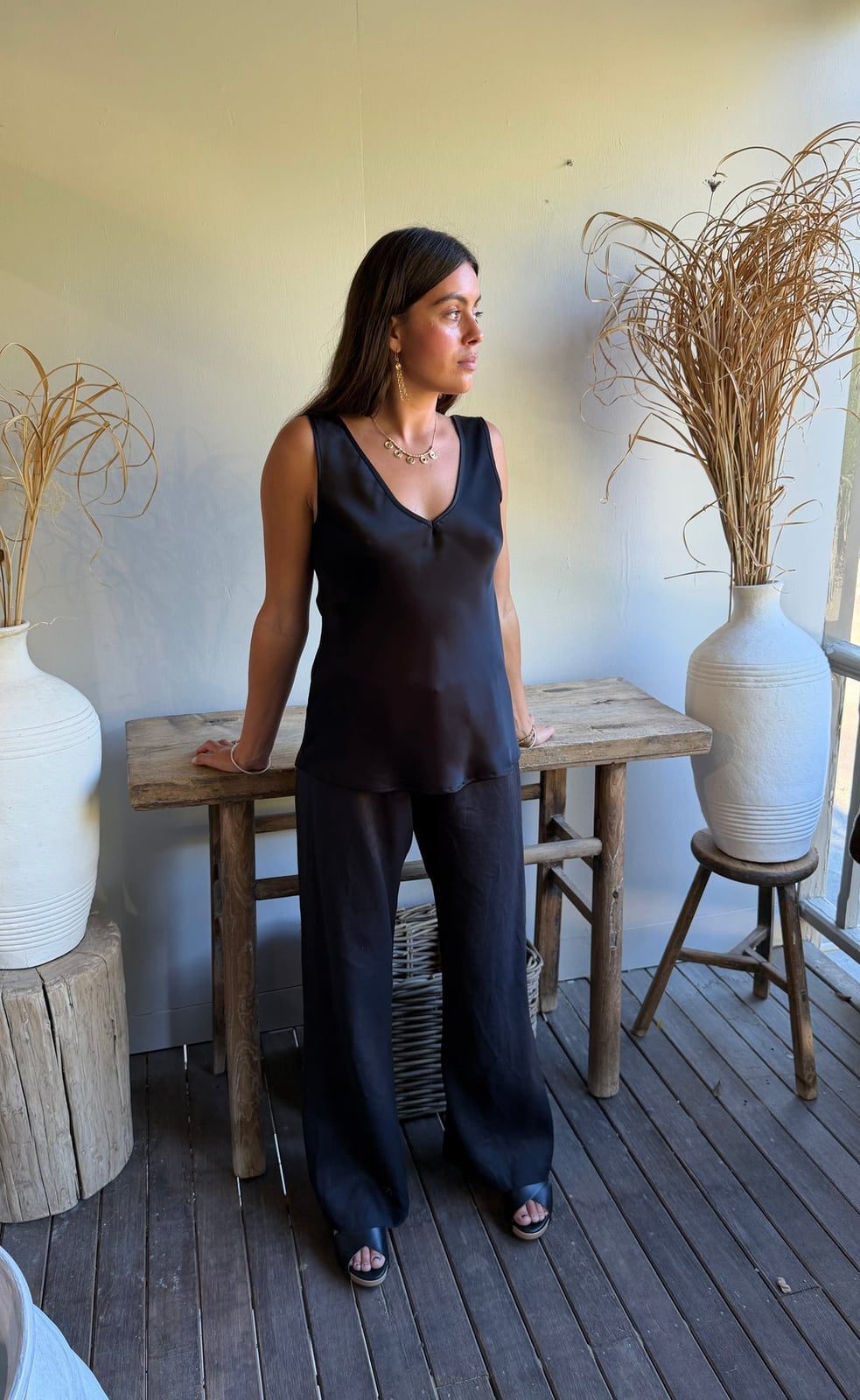 Elegant Black Linen Pants With Silk Top Elegant Black Linen Pants With Silk Top — Classy Black Linen Pants Outfit