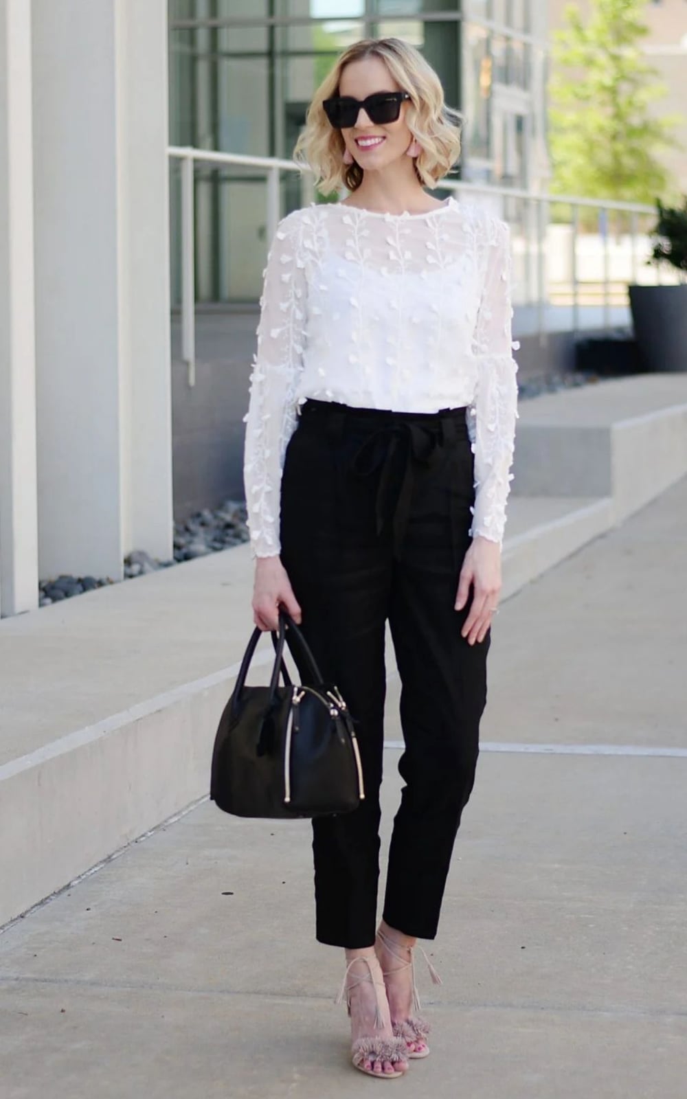 Casual Black Linen Pants With Sheer Floral Blouse Casual Black Linen Pants With Sheer Floral Blouse — Classy Black Linen Pants Outfit